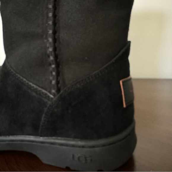 UGG Australia Women's Michaela Black Nubuck Boot Waterproof Winter Lined Size: 5 - Picture 4 of 11
